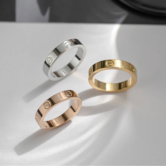 NEW Stainless Steel Screw Love Ring in Gold - Picture 4 of 5